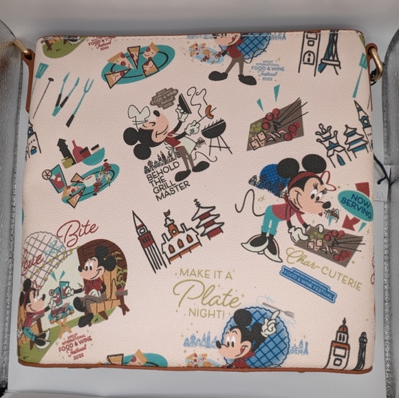 Dooney & Bourke Disney EPCOT 2022 Food and Wine Festival Crossbody bag - Picture 9 of 13